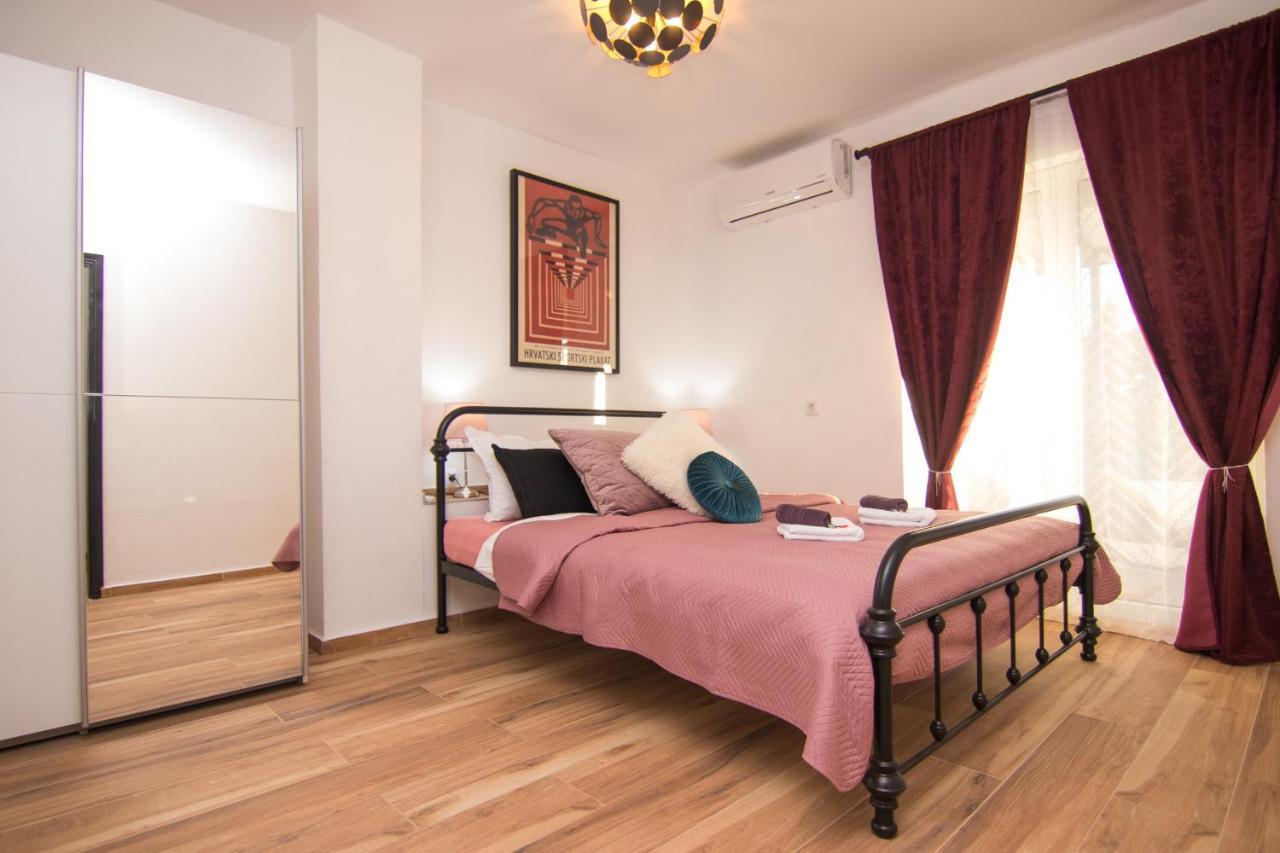 Apartments Flowers Крк Екстер'єр фото
