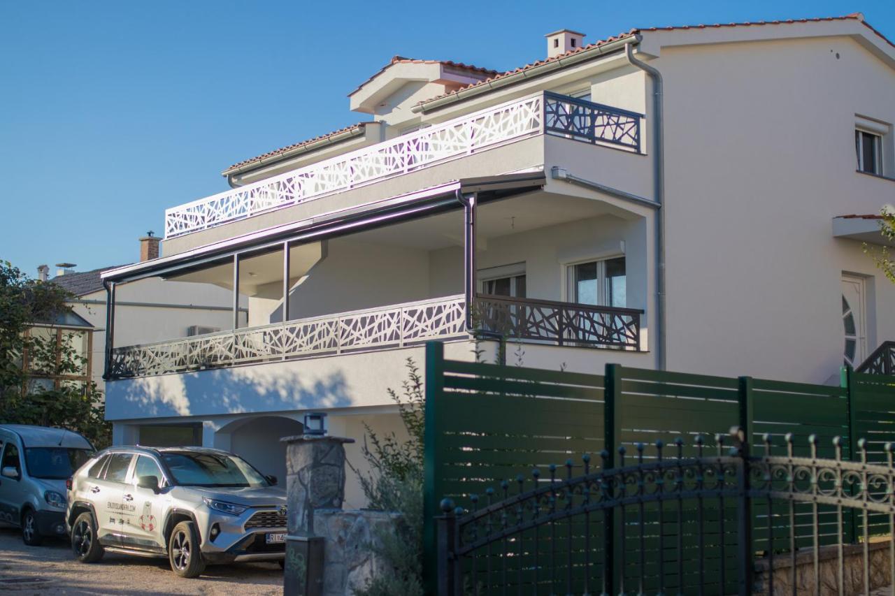 Apartments Flowers Крк Екстер'єр фото