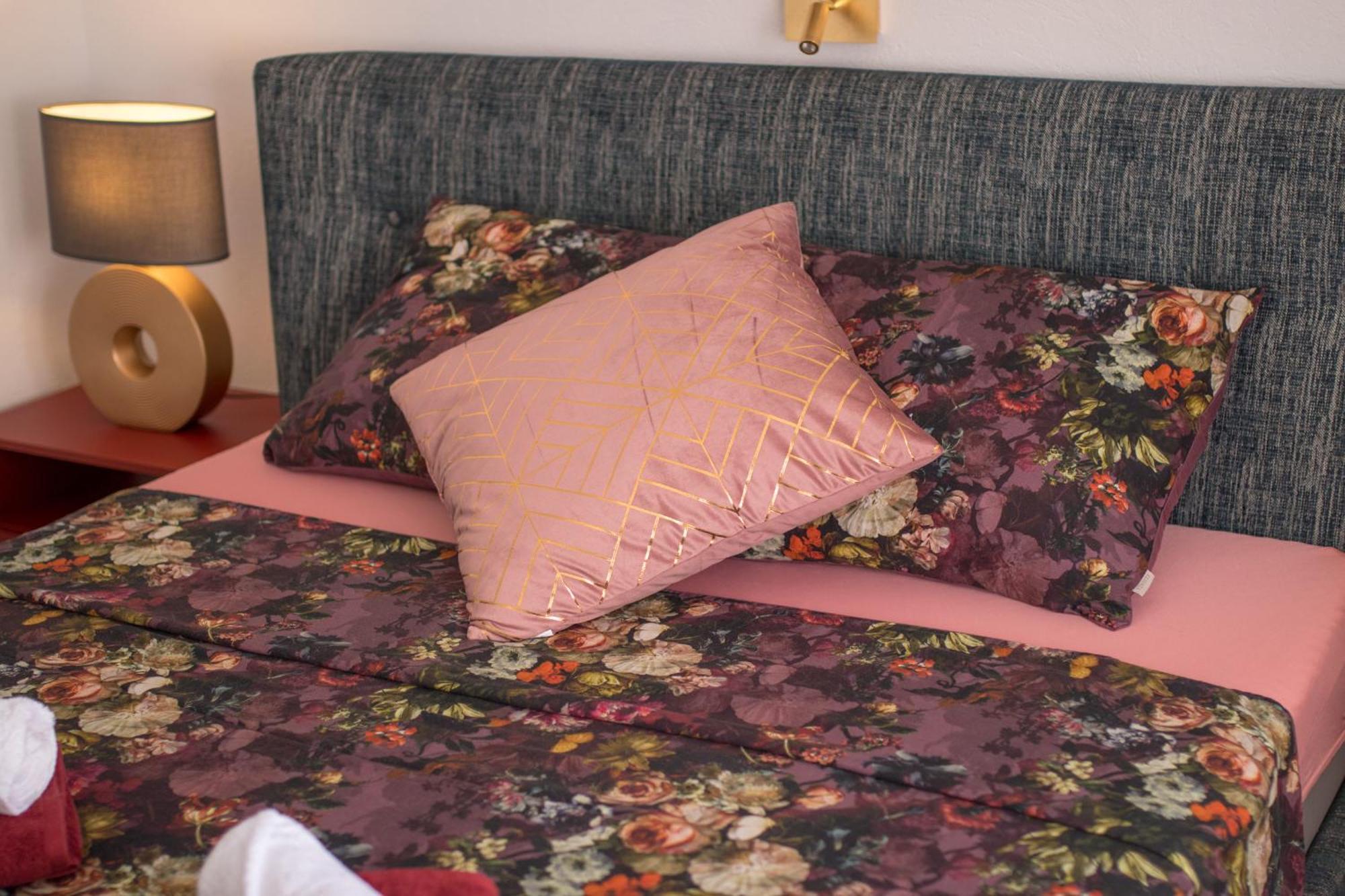Apartments Flowers Крк Екстер'єр фото