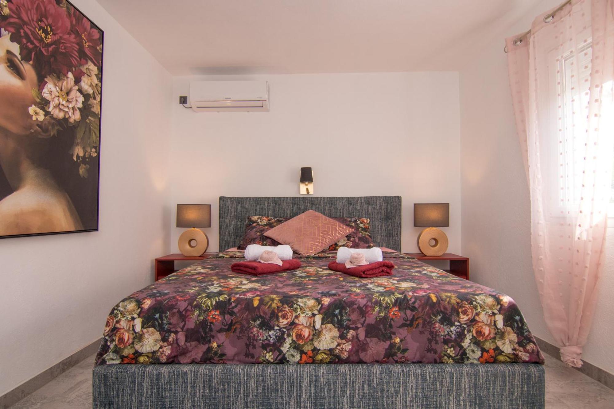 Apartments Flowers Крк Екстер'єр фото
