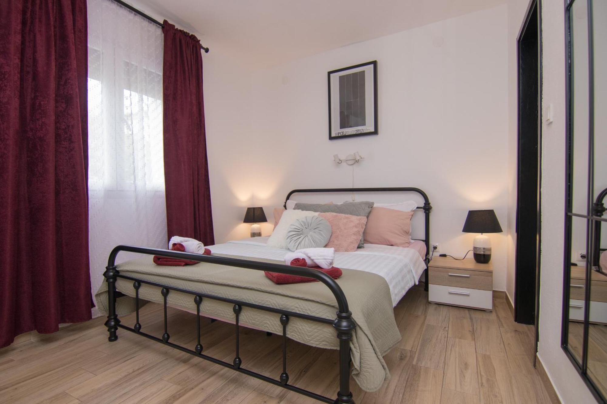 Apartments Flowers Крк Екстер'єр фото